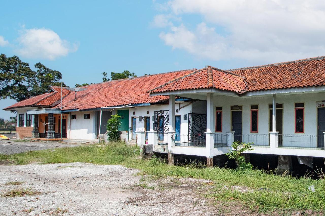 Spot On 92832 Al Mahira Syariah Hotel Majalengka Kültér fotó
