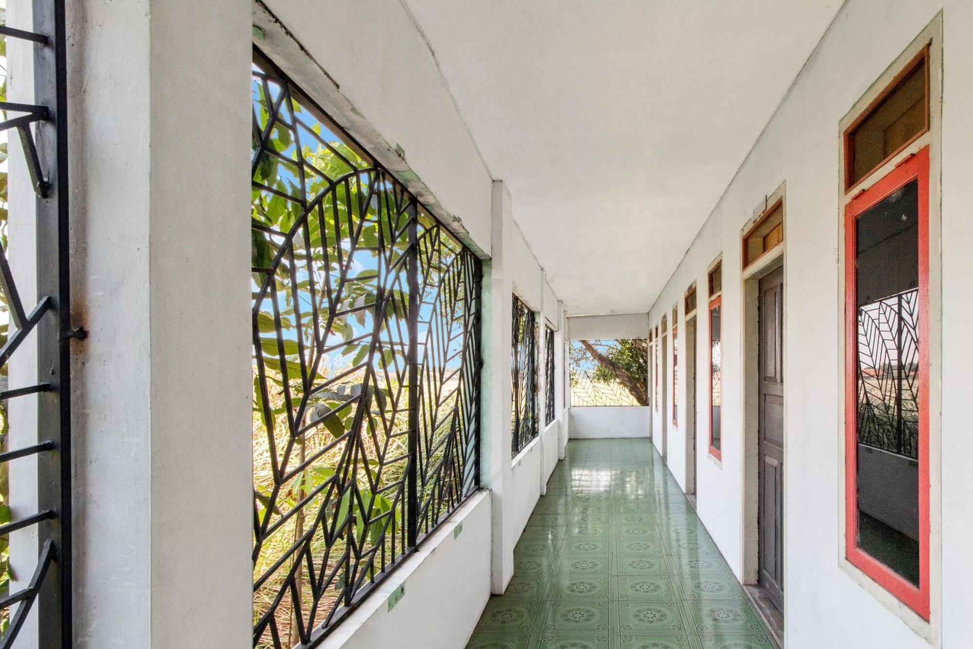 Spot On 92832 Al Mahira Syariah Hotel Majalengka Kültér fotó