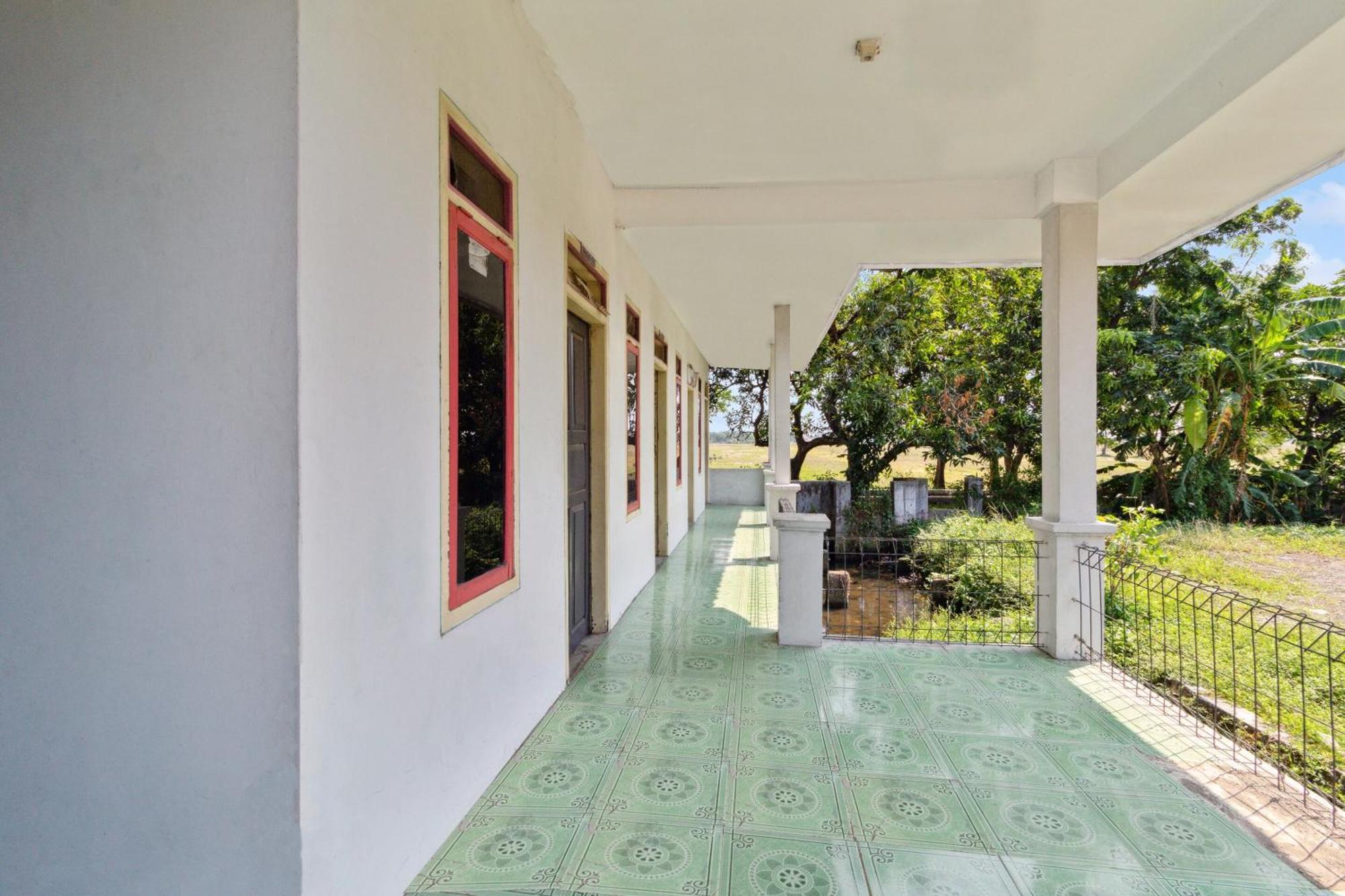 Spot On 92832 Al Mahira Syariah Hotel Majalengka Kültér fotó