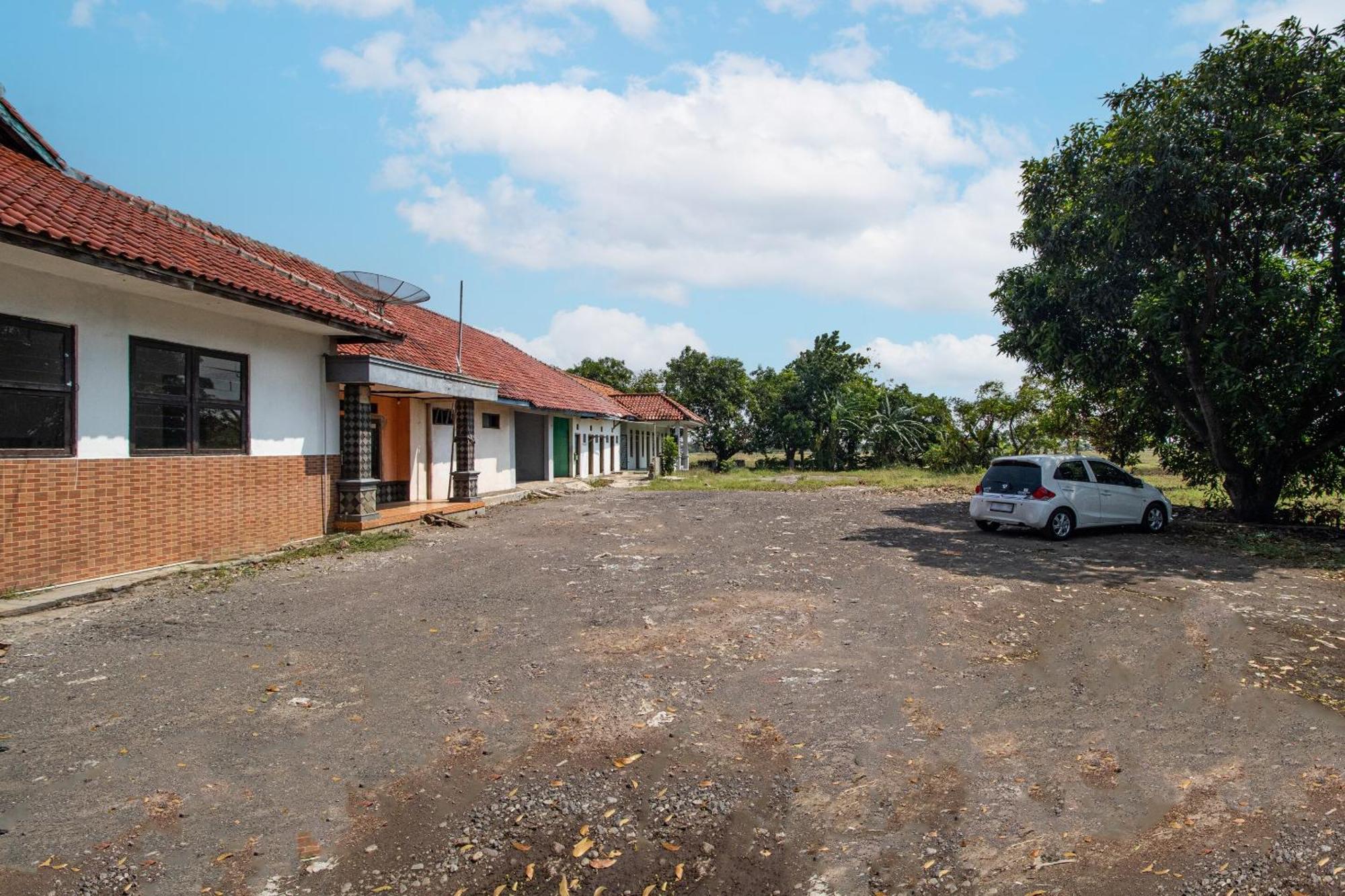 Spot On 92832 Al Mahira Syariah Hotel Majalengka Kültér fotó